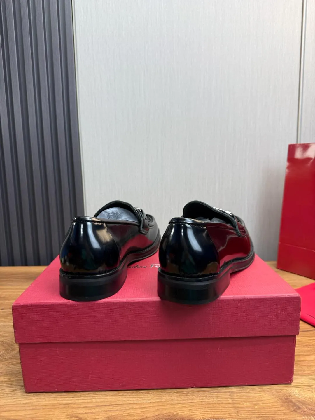 Men's shoes 💰880💰 Ferragamo. [Ferragamo] men's thick-soled loafers, the latest hot style, 1:1 original purchase quality, top quality, imported open-edge beaded cowhide leather on the upper, hand-made three-dimensional stitching highlights the round toe design, the inner foot pads are all imported cowhide, with original lightweight foam outsole, matching code 39-44, (38, 45 custom-made, non-refundable)